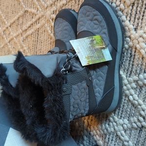 Brand New Bearpaw Marina Boots Size 10